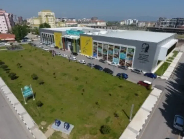 Manisa Büyükşehir Belediyesi Tarık Almış Kapalı Yüzme Havuzu Ve Spor Salonu — Yüzme Havuzları · fotoğraf 2