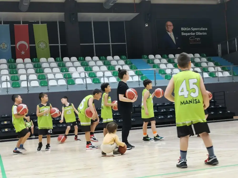 Manisa Büyükşehir Belediyesi Tarık Almış Kapalı Yüzme Havuzu Ve Spor Salonu — Yüzme Havuzları · fotoğraf 3