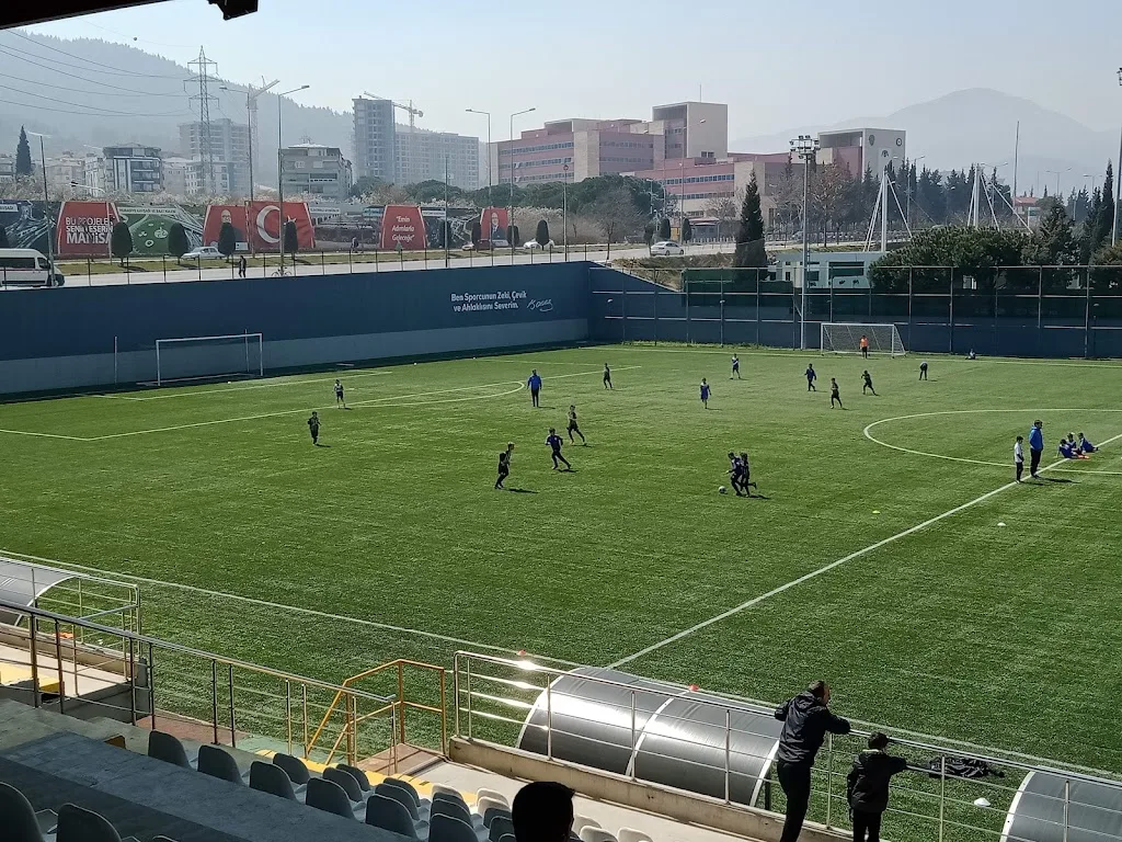 TEVFİK LAV SPOR TESİSLERİ — Yüzme Havuzları, Yunusemre · fotoğraf 1