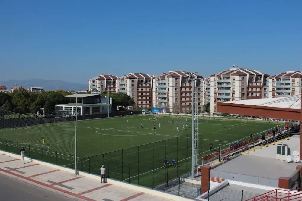TEVFİK LAV SPOR TESİSLERİ — Yüzme Havuzları, Yunusemre · fotoğraf 2