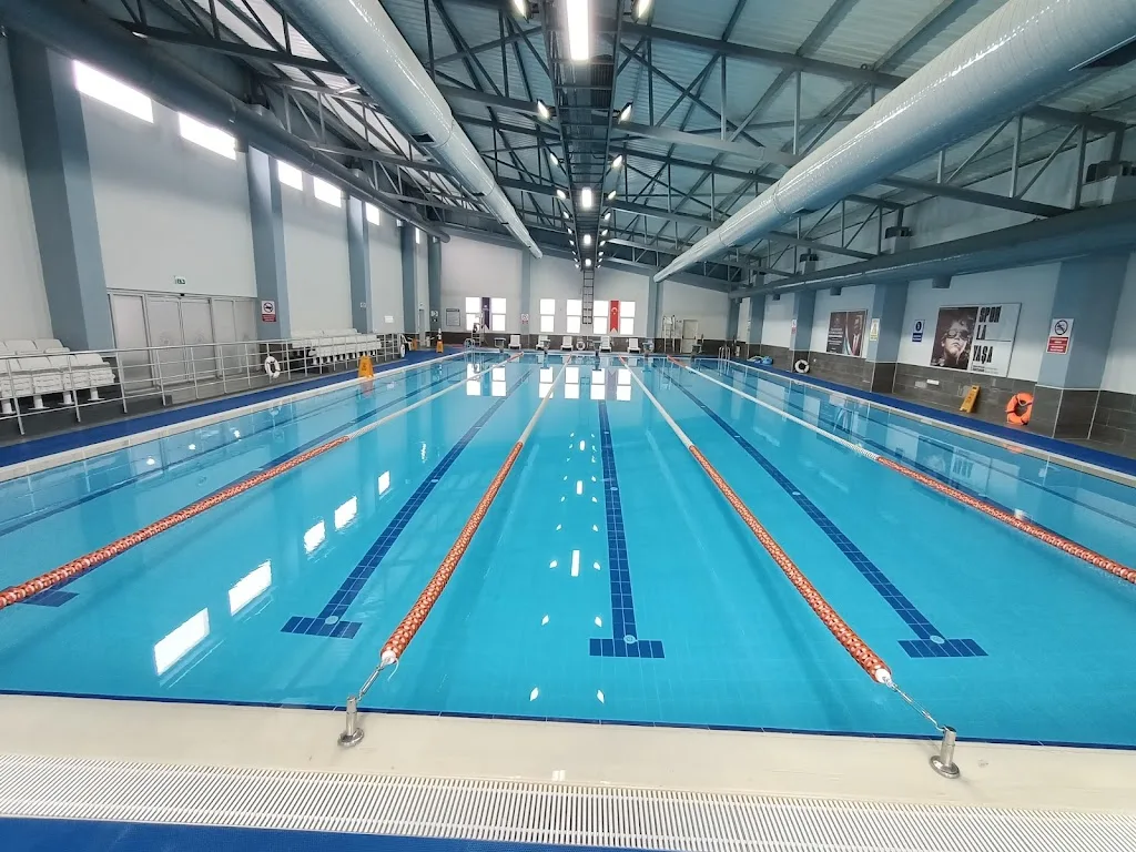 Demirci Yarı Olimpik Yüzme Havuzu — Yüzme Havuzları, Demirci · fotoğraf 1