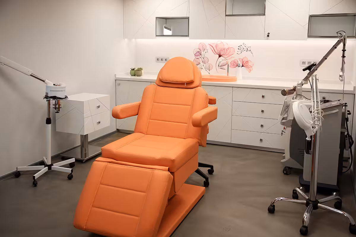 Doç. Dr. Işıl Bulur İstanbul Dermatoloji Kliniği Botoks, Dolgu, Kozmetik Dermatoloji, Saç Dökülmesi Tedavisi - görsel 4