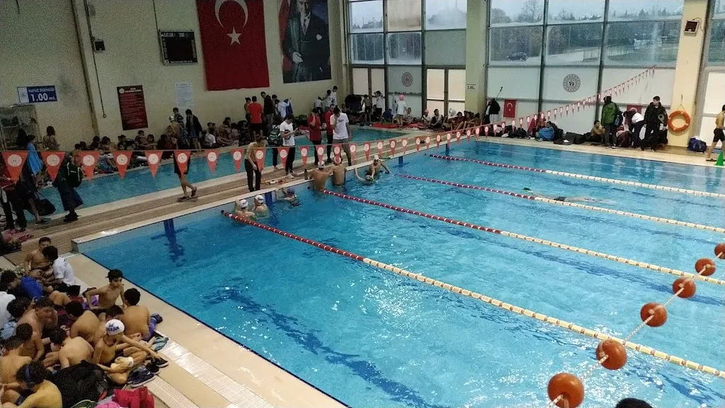 Atatürk Yüzme Kompleksi — Yüzme Havuzları, Yunusemre · fotoğraf 1