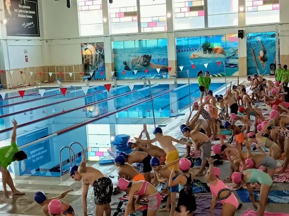 Tarık Almış Spor Tesisleri — Yüzme Havuzları, Yunusemre · fotoğraf 3