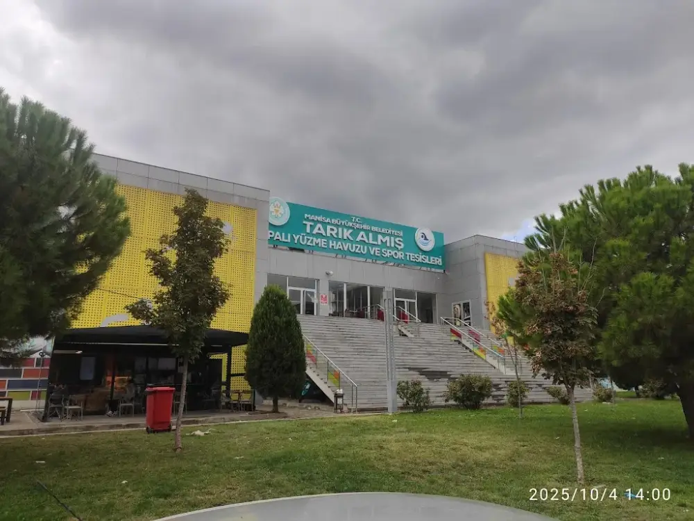 Tarık Almış Spor Tesisleri — Yüzme Havuzları, Yunusemre · fotoğraf 4