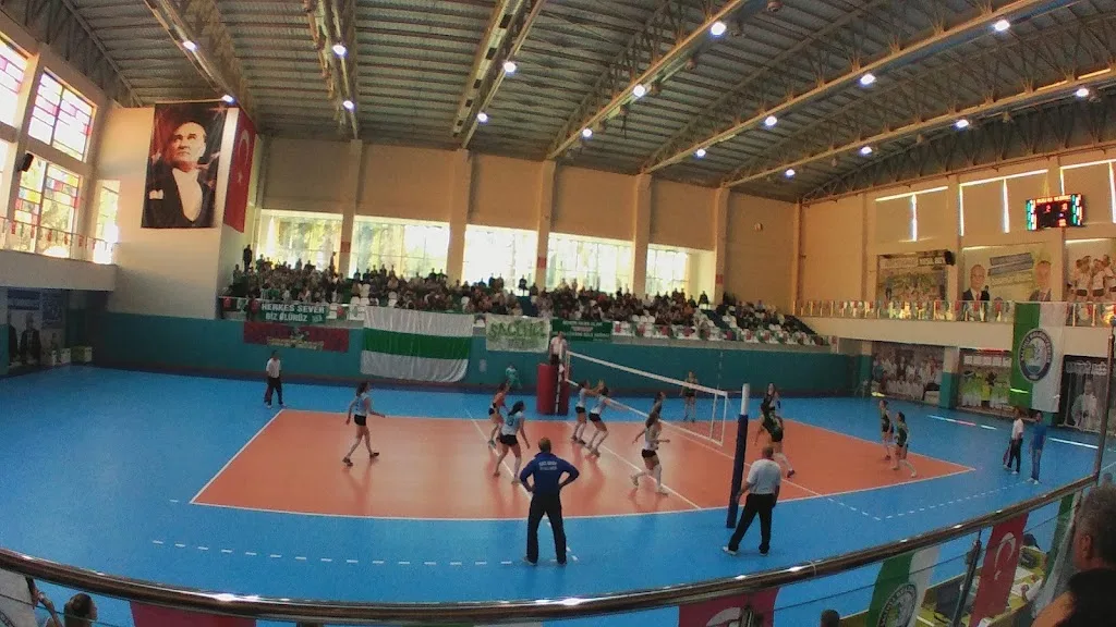 Salihli Belediyesi Atatürk Spor Salonu — Yüzme Havuzları, Salihli · fotoğraf 1