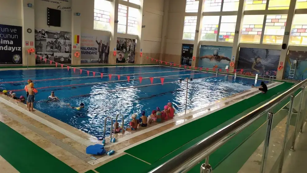 Salihli Belediyesi Atatürk Spor Salonu — Yüzme Havuzları, Salihli · fotoğraf 2