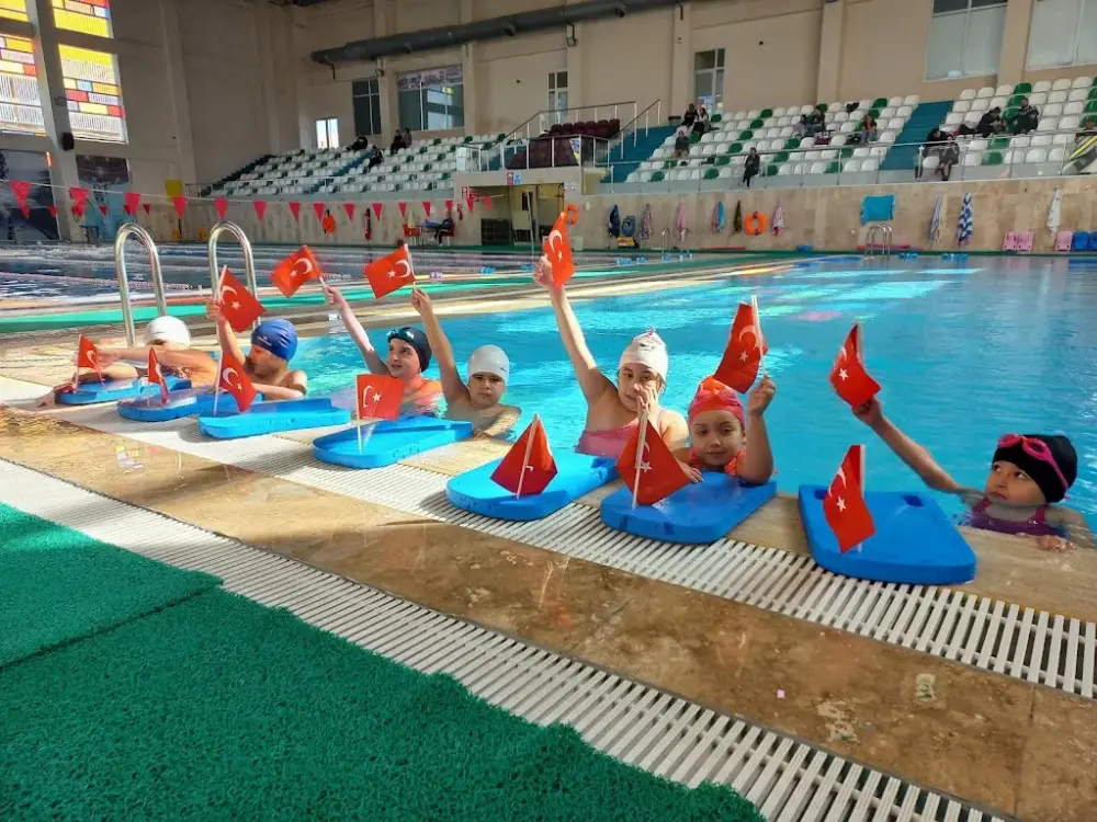 Salihli Belediyesi Atatürk Spor Salonu — Yüzme Havuzları, Salihli · fotoğraf 4