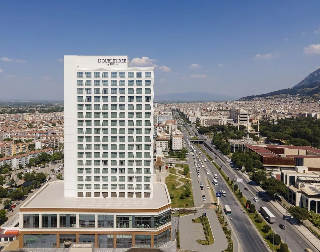 DoubleTree by Hilton Manisa — Yüzme Havuzları, Yunusemre · fotoğraf 1
