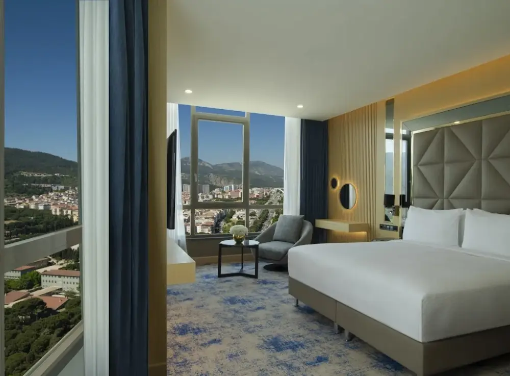 DoubleTree by Hilton Manisa — Yüzme Havuzları, Yunusemre · fotoğraf 2