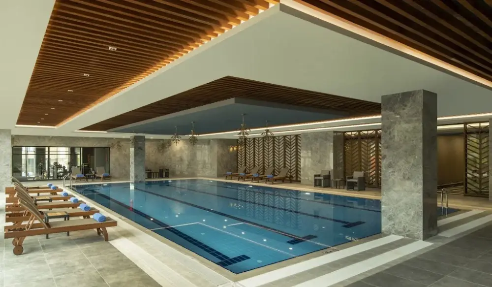DoubleTree by Hilton Manisa — Yüzme Havuzları, Yunusemre · fotoğraf 3