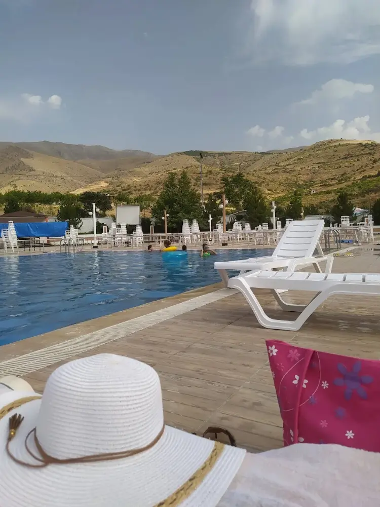 Horata Havuzbaşı Düğün Salonu — Yüzme Havuzları, Yeşilyurt · fotoğraf 2