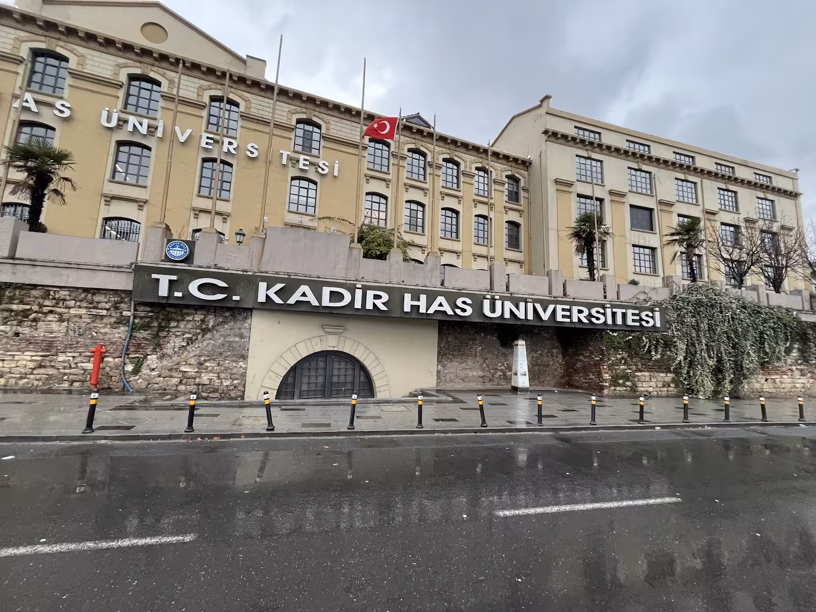 Kadir Has Üniversitesi - görsel 2