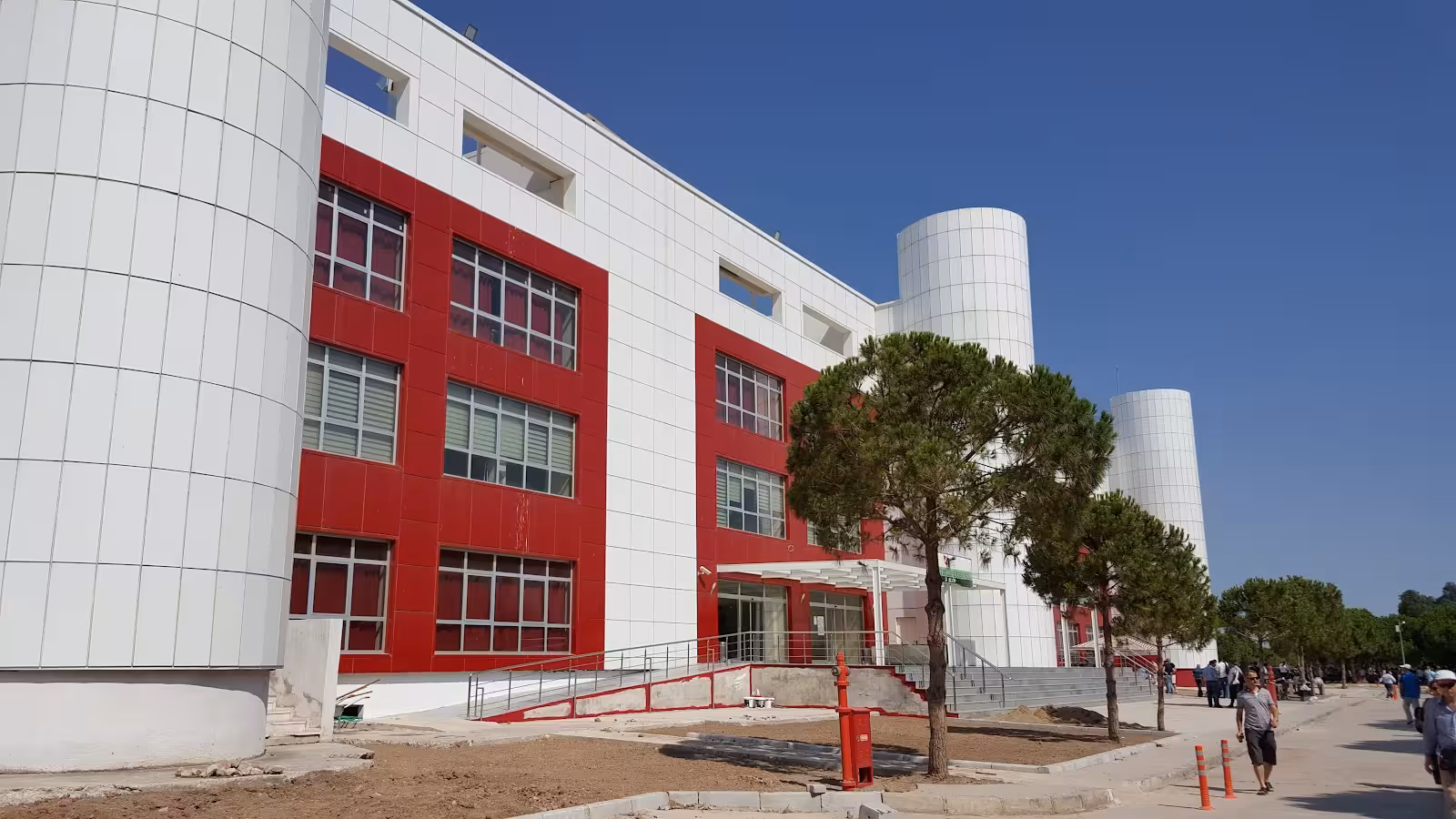 İzmir Katip Çelebi Üniversitesi - görsel 3
