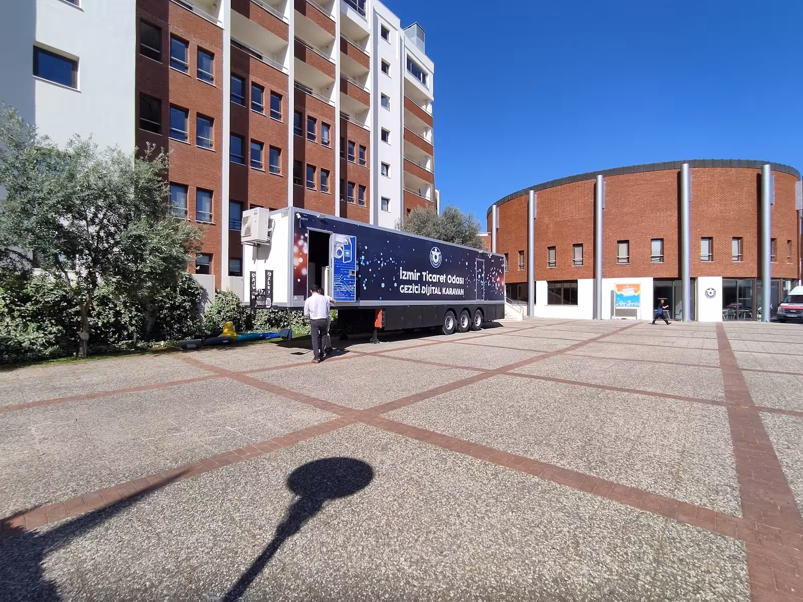 İzmir Ekonomi Üniversitesi — Üniversiteler · fotoğraf 4