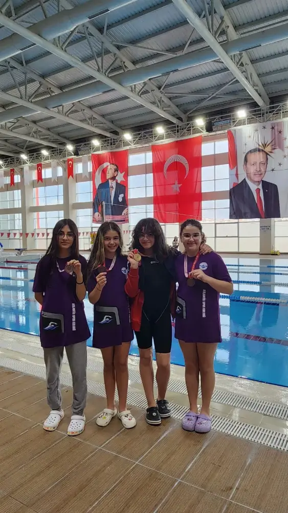 𝐊Ü𝐓𝐀𝐇𝐘𝐀 𝐘Ü𝐙𝐌𝐄 𝐊𝐔𝐑𝐒𝐔 | 𝐀𝐓𝐋𝐀𝐍𝐓İ𝐒 𝐒𝐏𝐎𝐑 𝐊𝐔𝐋Ü𝐁Ü — Yüzme Havuzları, Merkez · fotoğraf 4