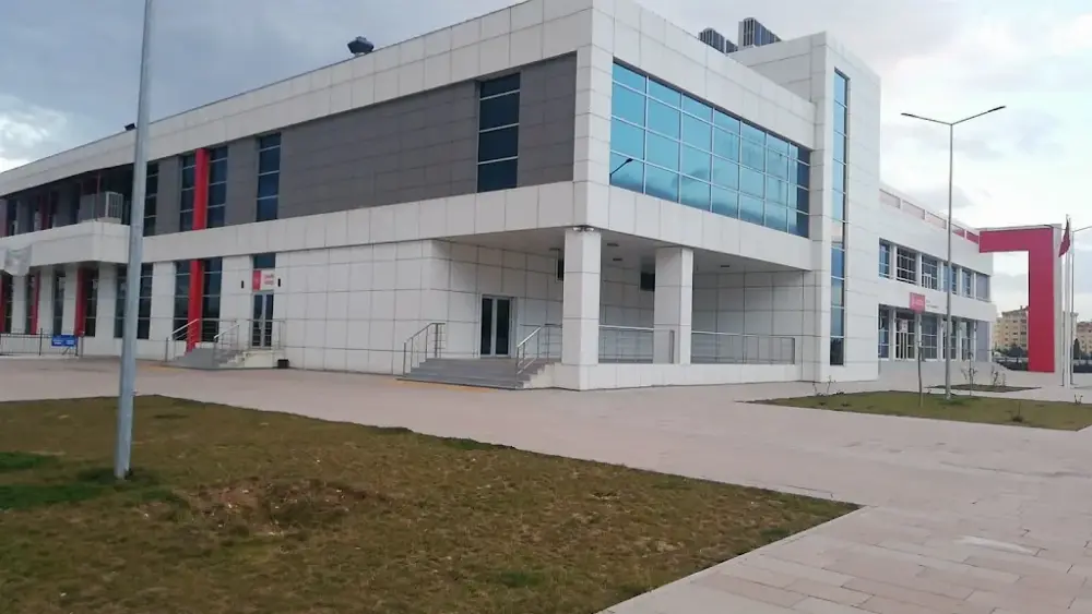 Yarı Olimpik Kapalı Yüzme Havuzu — Yüzme Havuzları, Merkez · fotoğraf 2