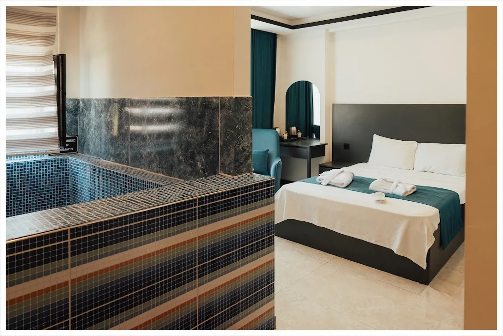 Efe Termal Otel Spa — Yüzme Havuzları, Merkez · fotoğraf 1