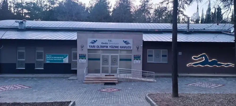 Gediz belediyesi yarı olimpik yüzme havuzu — Yüzme Havuzları, Gediz · fotoğraf 3