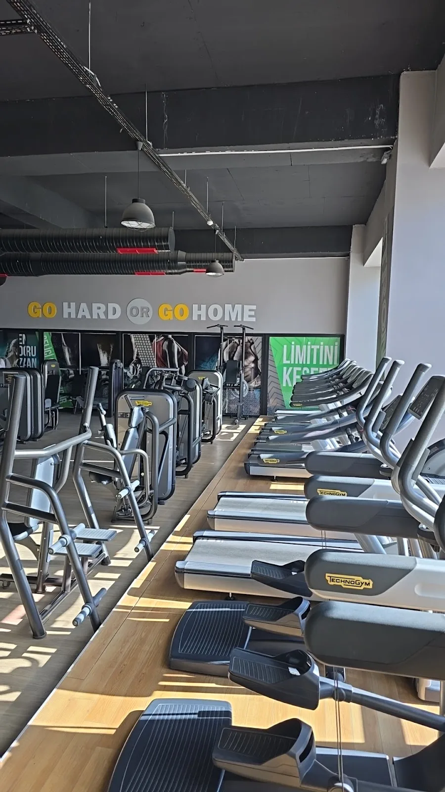 Club Sportiva (Kütahya) — Yüzme Havuzları, Merkez · fotoğraf 1