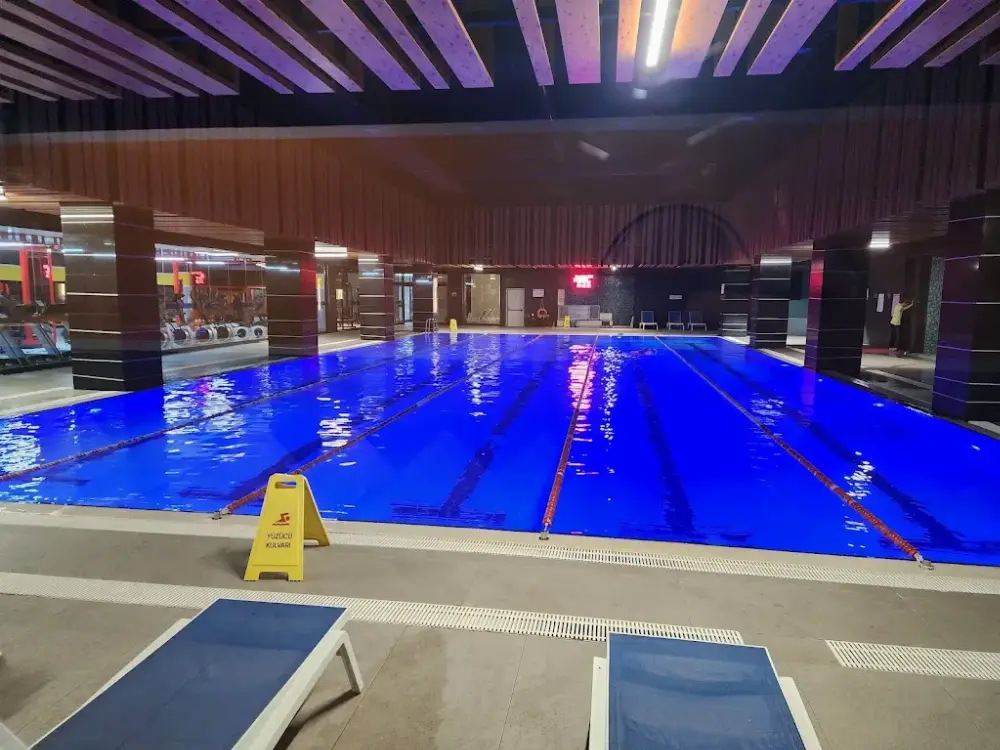 Maxtime Spor Merkezi ve Yüzme havuzu — Yüzme Havuzları, Meram · fotoğraf 2