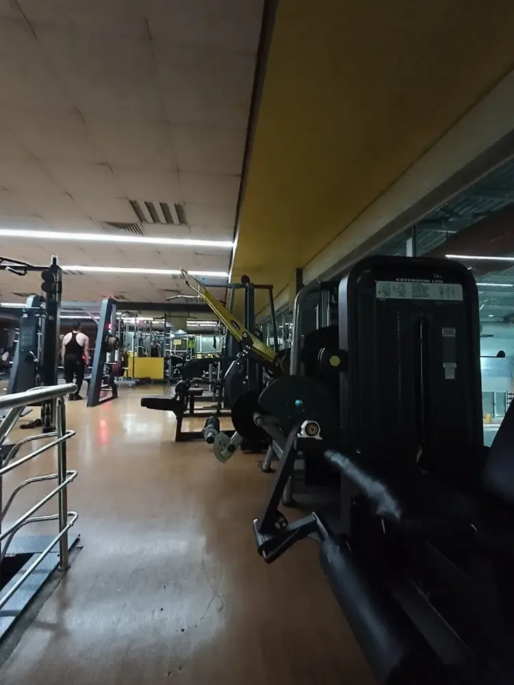 Yüzdeyüz Spor Merkezi — Yüzme Havuzları, Meram · fotoğraf 3