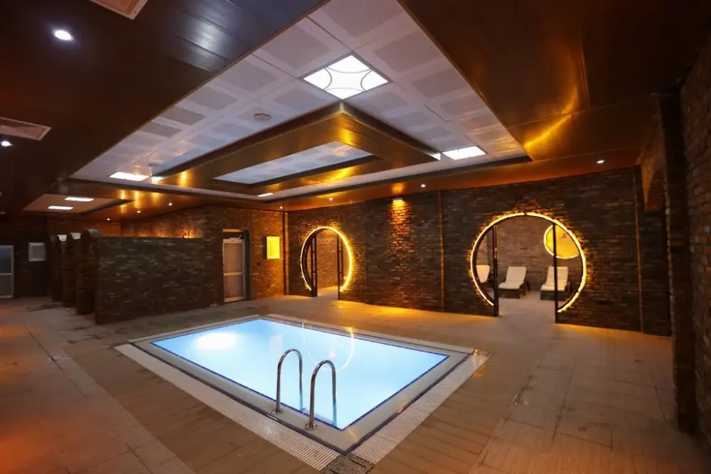 MEGA SPOR KOMPLEKSİ — Yüzme Havuzları, Karatay · fotoğraf 2