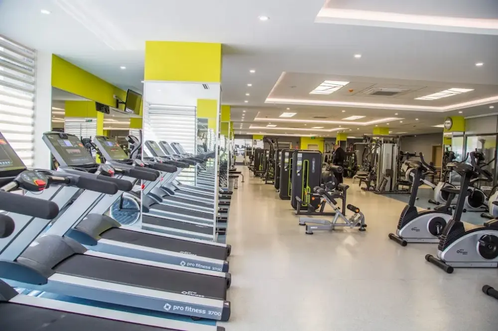 Rabia Spor Merkezi — Yüzme Havuzları, Meram · fotoğraf 3